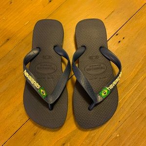 ⭐️Havaianas navy boys 31-32 like new